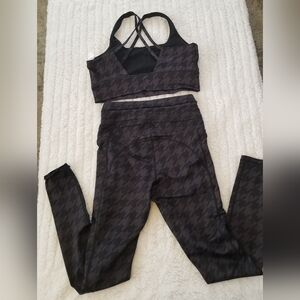 Constantly Varied Gear Black Houndstooth Set. Bra Medium.  Leggings  XS